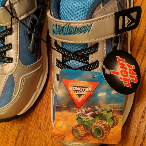 NWT MONSTER JAM LIGHT UP MEGALODON SNEAKERS - Picture 4 of 8